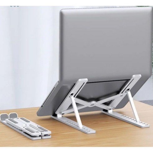 토라픽 거치대에 맥북 올린 모습